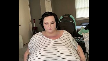 bbw plays with fat titties and breast milk