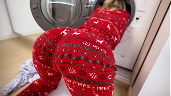 Play MP4 - the best Christmas gift is&colon; step sister stuck in a washing machine&excl;