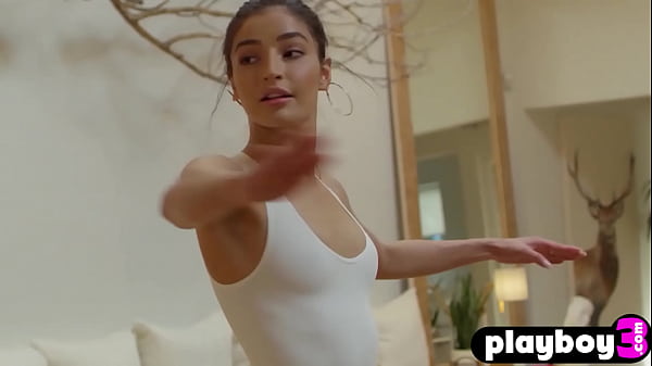 Amazing babe emily willis posed naked and fingering herself