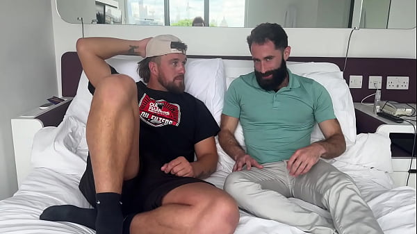 Play MP4 - My girlfriend filmed my gay experience with an American&excl;