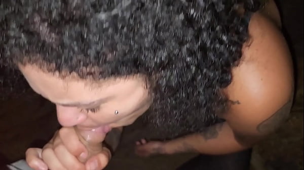 Play MP4 - Tava sozinha na praia a noite &comma; chupei e dei minha buceta gostoso nas pedras