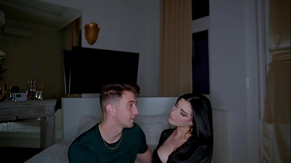 Nonton Emily Pink's Gorgeous Ass Can't Stand The Onslaught Of Our 3 Huge Cocks thumbnail