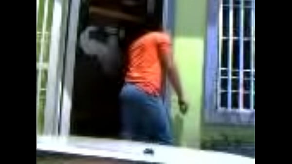 Play MP4 - Mira un joven en la calle y contempla su culito&comma; m&aacute;s tarde le paga por sexo