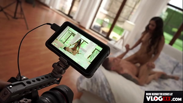 Sexy Brunette Moona_Snake Take It DeepBehind Scenes