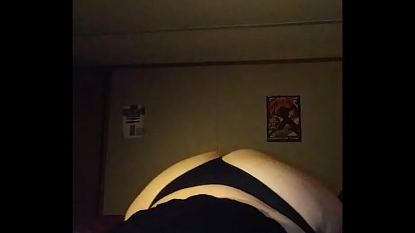 Play MP4 - Booty shake