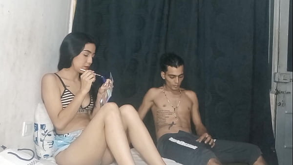 Play MP4 - Hermanastra infiel se folla la gran polla de su hermanastro para vengarse de su novio cornudo - porno en espanol