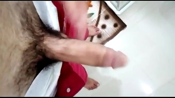 Batendo uma no banheiro sem gozar 