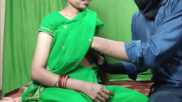 Play MP4 - भाभी को साड़ी में अकेला देख देवर ने बहुत चोदा हिंदी ऑडियो