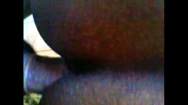 Comendo o rabo da empregada e filmando escondido 