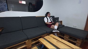 Nonton Primera Parte..alexa Intenta Reparar La Computadora Y Se Muere De Risa .. La Ponen A Chupar Le Terminan En Su Ano Tenia Que Pagar De Alguna Manera thumbnail