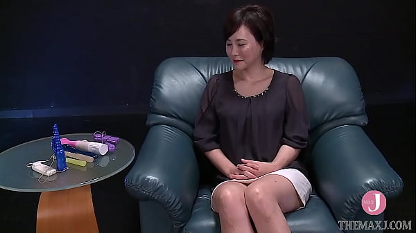 Can't stop moaning sweetly during analsex Luna Akasaka - Intro