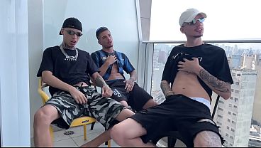 O QUE TR&Ecirc;S MACHOS SOZINHOS FAZ DE MELHOR, DESVAZIAM OS SACOS 