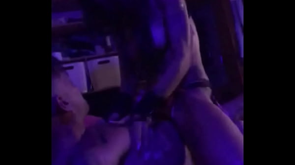 Puta caliente cabalgando la pija del marido