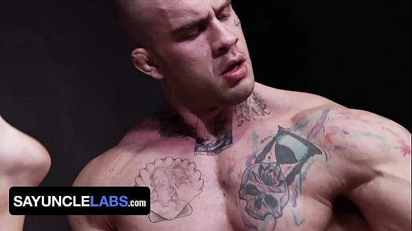 Twink Boy Rob Quin Tricks And Seduce Muscular Stud Davin Strong And Takes His Fat Cock - SayUncle 