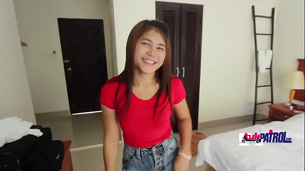 Smiling Thai babe getsforeignpenis