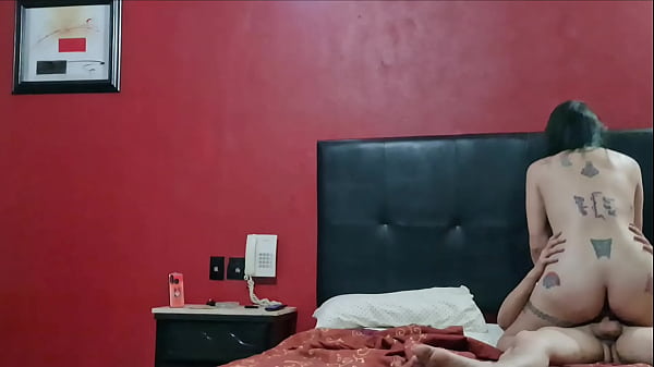 Play MP4 - Show cuckold&comma; marido se dedica a reclutar singles y que follen a su mujer frente a el 2