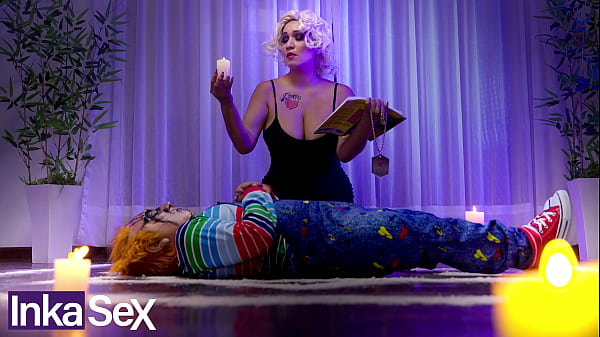 En Halloween_Chucky cobra vida y sorprende a_Tiffany_rompiendole el ano