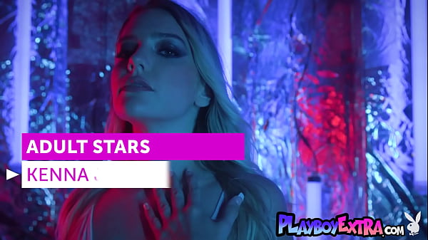 Nonton Busty Naked Blonde Beauty Spreading Her Long Legs Outdoor thumbnail