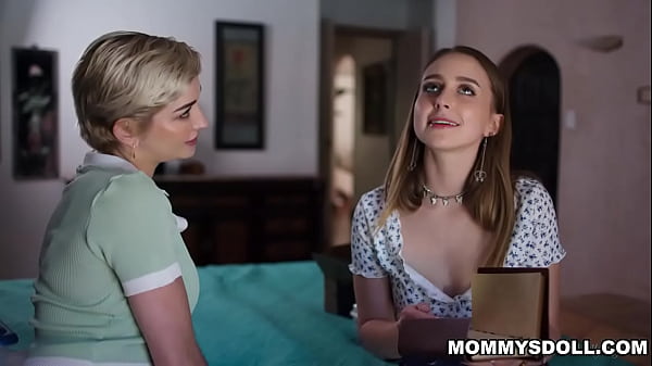 - Dee_Williams excitedly licks teen girls' cunts