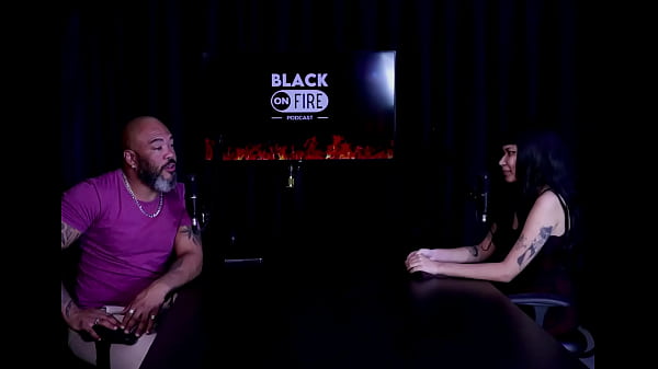 Respondeu em quem ela mama, senta ou passa, n&atilde;o sente muita dor, quer ter reconhecimento, e a fam&iacute;lia que a julgava... - Indiazinha (WATCH ON: SHEER/RED) 