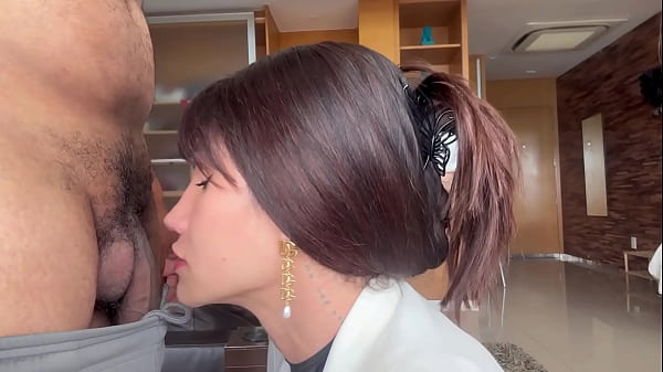 Complilados Das Melhoras Gozadas Na Boca E Na Garganta. thumbnail