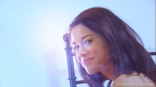 Vicky enjoys a huge Facial 