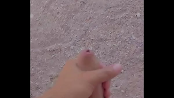 Play MP4 - Me masturbo en la playa