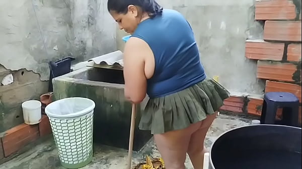 Play MP4 - Mi asqueroso padrastro no se puede resistir a mi gran culo que termina follando mientra mi mama no est&aacute; en casa