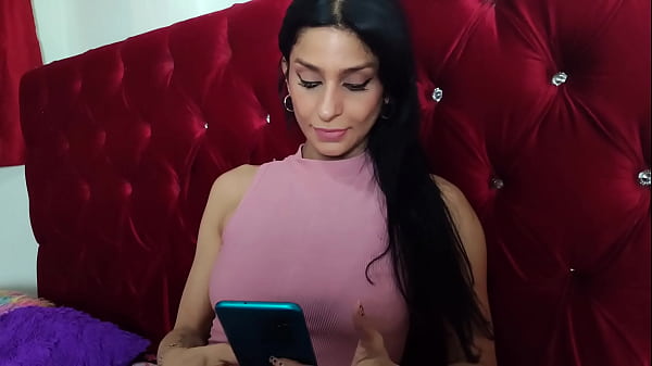 Play MP4 - MADRASTRA puta quiere que su hijastro meta su gran polla dentro de su co&ntilde;o de MILF mientras su esposo no esta en casa&comma; a la sexy MADURA le gusta meter toda su polla dentro de su boca hasta que su hijastro se corra