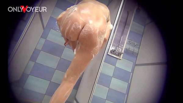 Play MP4 - Public Voyeur&period; Gorgeous and natural beauty teen babe taking shower in public fitness club