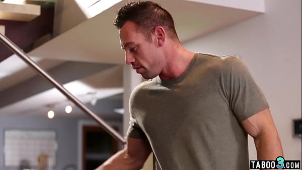 Teen satisfy a corrupt cop for freedom 