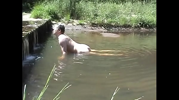 Play MP4 - Humping a stone in a river