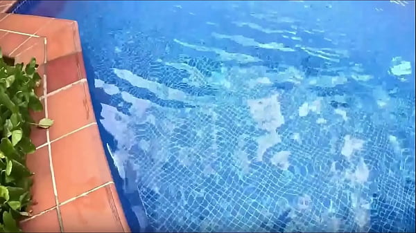 Nonton Atrapo En La Piscina A Desconocida Golosa De Culo Enorme Y Le Clavo La Verga Directo Al Co&ntilde;o thumbnail