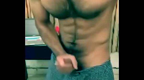 Play MP4 - Hombre arabe masturbandose