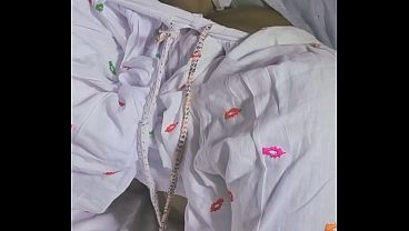 मेरी चूत में बहुत गर्मी है मुझे 9 इंच का लंड लेना पसंद है मुझे अपनी चूत में डिल्डो डालने से बहुत मज़ा आता है 