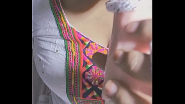 Nonton मेरी चूत में बहुत गर्मी है मुझे 9 इंच का लंड लेना पसंद है मुझे अपनी चूत में डिल्डो डालने से बहुत मज़ा आता है thumbnail