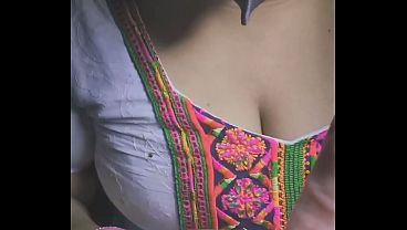 Nonton मेरी चूत में बहुत गर्मी है मुझे 9 इंच का लंड लेना पसंद है मुझे अपनी चूत में डिल्डो डालने से बहुत मज़ा आता है thumbnail