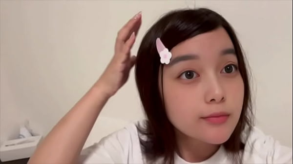 Nonton お風呂上がりに昨日泊まった彼氏のパンツの忘れ物に気づいて彼氏の臭いパンツの嗅ぎながらオナニーする女子大生。 thumbnail