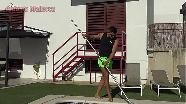 Nonton Brazilian Cheating Wife Gets Fucked By The Swimming Pool Cleaner thumbnail