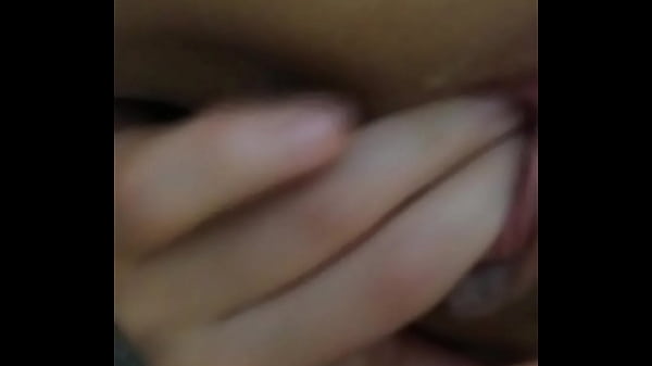 Meti&eacute;ndome dildo y plug anal