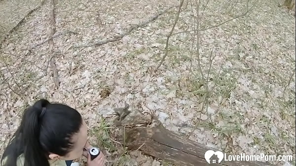 Nonton Brunette Hottie Sucks My Cock In The Woods thumbnail