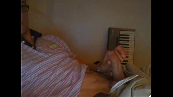 Franc&ecirc_s gostoso se exibindo na cam