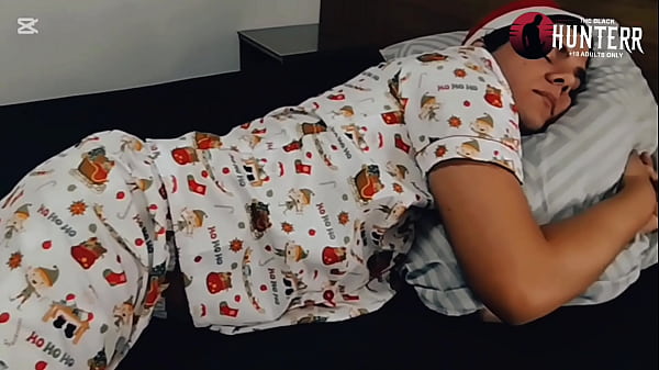 Play MP4 - Papai Noel Dotado enfiar seu cacete grande e grosso no twink mal comportamento