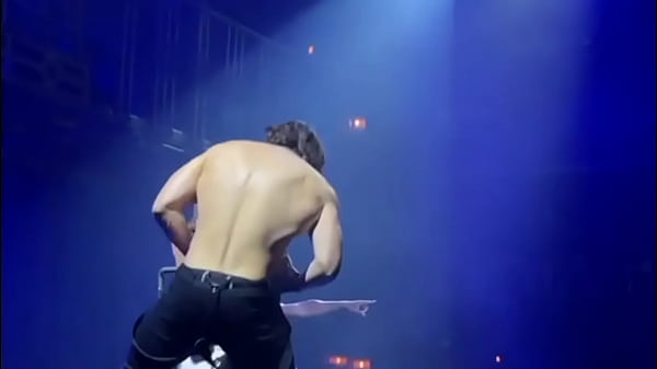 Nonton Horny British Sex Dancer thumbnail