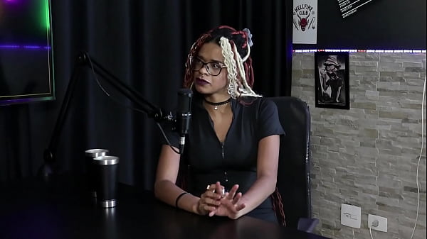 Falou sobremulheres peludas recebeu mensagens tem_os ataques na internet Naomi Campos SHEER RED