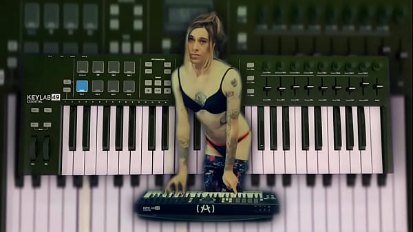 Pretty_Piano Girl playing in her Panties