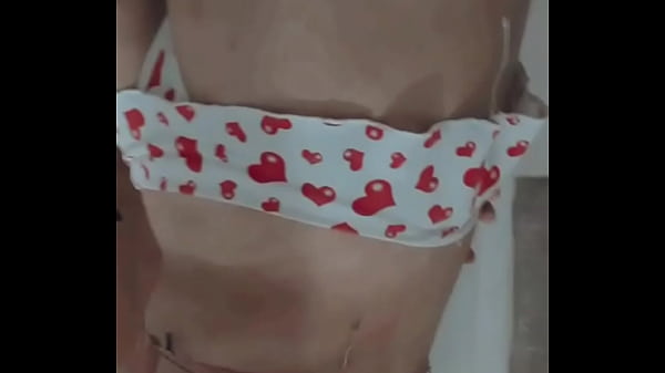 Safadinha se exibindo para o ficante 