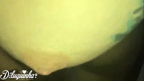 Putinha trapstar atrapalha seu boy-gamer enquanto elejoga