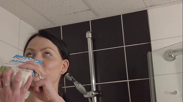 Nonton Put Milk On My Huge Tits And Spitting thumbnail