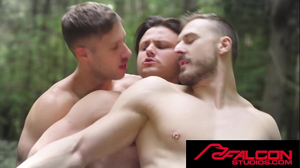 Enzo Muller, Arno Antino & Felix Trainor Get In Hot Gay Threesome 